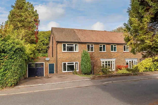 Yarm Close, Leatherhead, KT22, photo 1