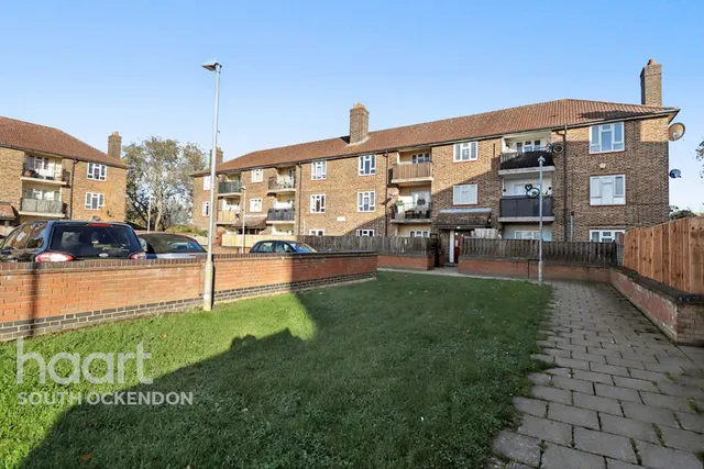 Broxburn Drive, South Ockendon, RM15, photo 1