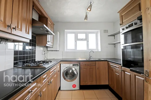 Broxburn Drive, South Ockendon, RM15, photo 2