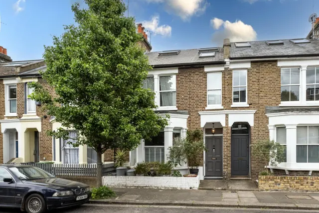 Photo 3 — Abdale Road, Shepherds Bush W12