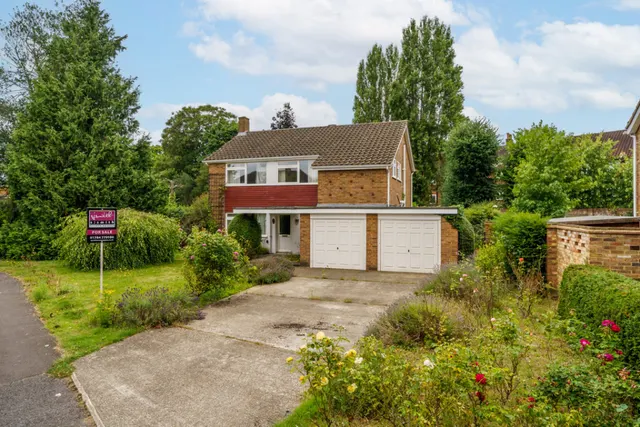 Jamnagar Close, Staines-upon-Thames, photo 1