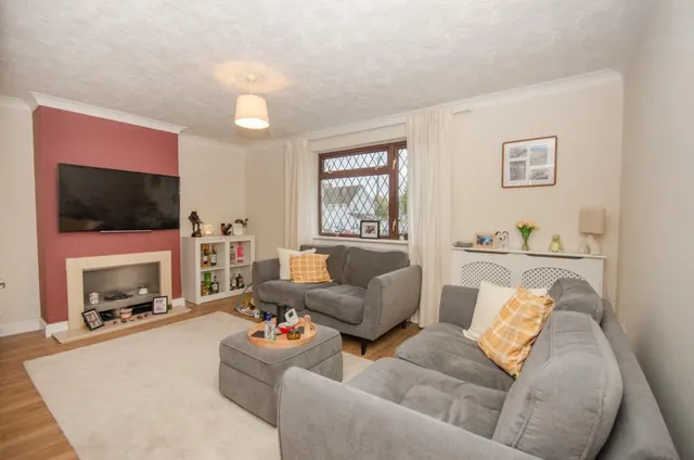 Westerleigh Road, Downend, BS16, photo 2