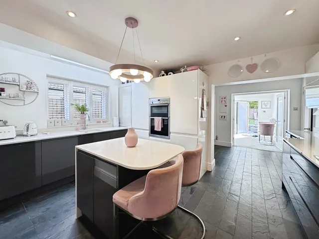 Albert Street, Fleet, GU51, photo 2