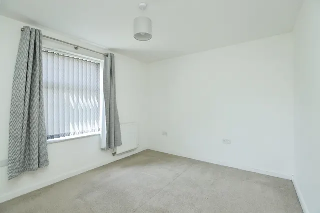 Photo 3 — Rosso Close, Doncaster, South Yorkshire, DN4