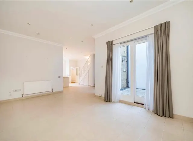Photo 2 — Great Cumberland Mews, Marylebone, W1H