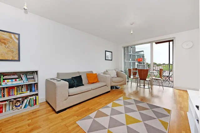 Photo 2 — Flat 315, Adelaide Wharf, 120 Queensbridge Road, London