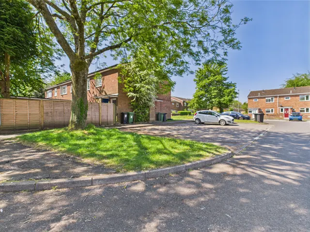 Pershore Road, Popley, Basingstoke, RG24, photo 1