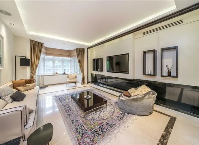 Photo 2 — Knightsbridge, South Kensington, SW1X