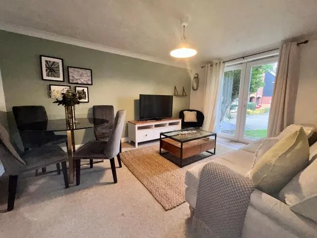 Gould Close, Newbury, RG14, photo 1