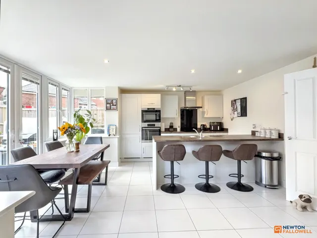 Emmerson Avenue, Hugglescote, LE67, photo 3