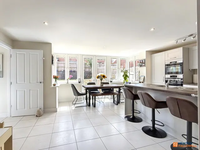 Emmerson Avenue, Hugglescote, LE67, photo 2