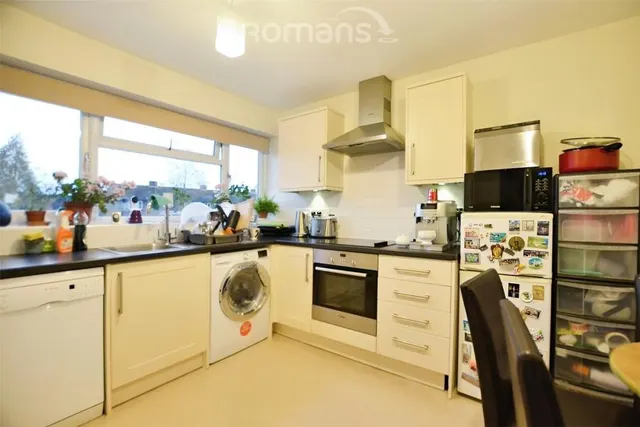Yorktown Road, Sandhurst, GU47, photo 1