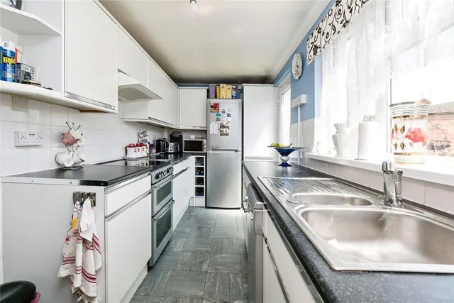 Photo 3 — Dacre Crescent, Aveley, South Ockendon, Essex, RM15
