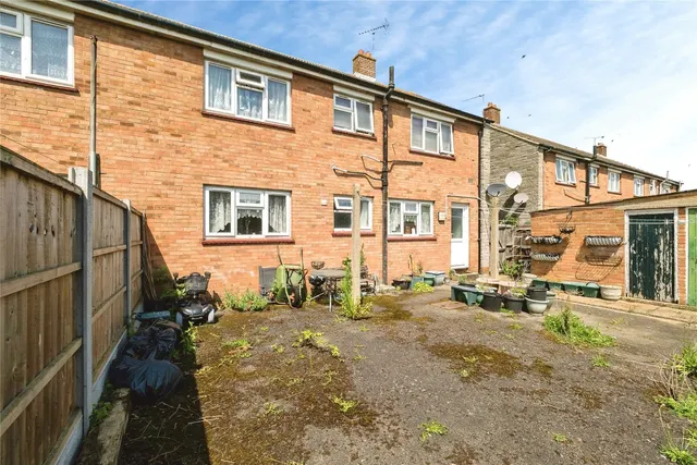 Photo 2 — Dacre Crescent, Aveley, South Ockendon, Essex, RM15