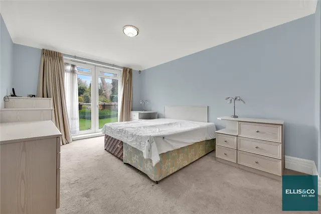Hendon Lane, Finchley, N3, photo 1