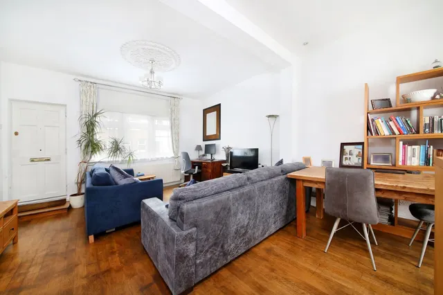Strath Terrace, London, SW11, photo 2