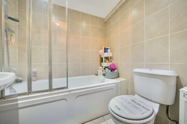 Photo 3 — 4 Springfield Court, Springfield Road, Kingston upon Thames