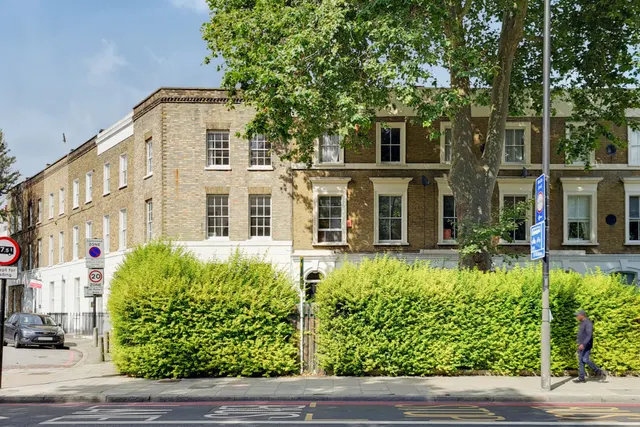 Photo 2 — 305b City Road, London