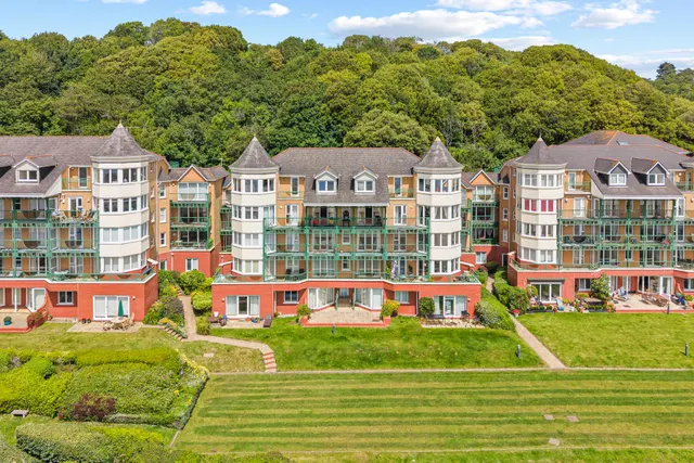 Photo 3 — Caswell Bay Court, Caswell, Swansea, SA3