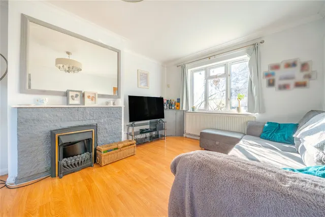 Prairie Road, Addlestone, KT15, photo 2