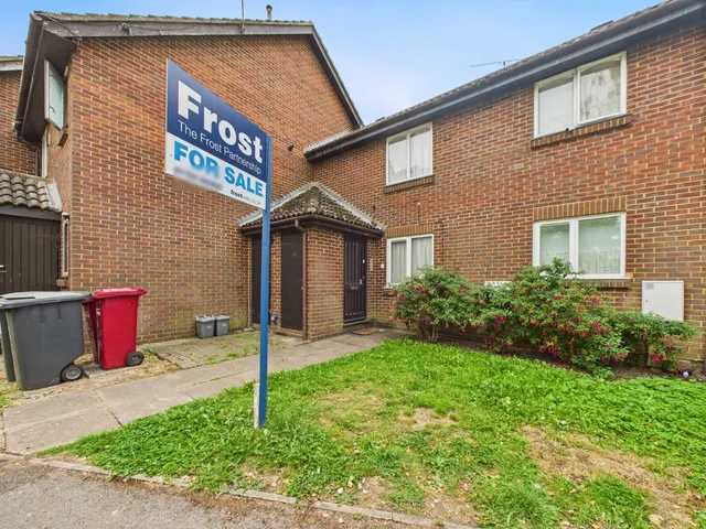 Colnbrook, Berkshire, photo 1