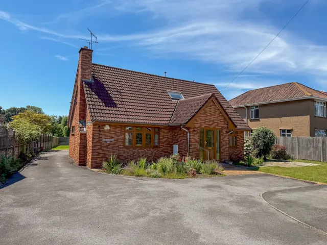 Clevedon Road, Nailsea, BS48, photo 1