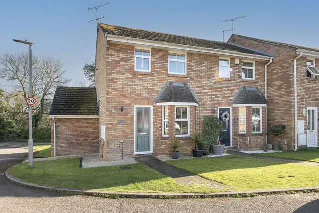 Lakeside, Tring, Hertfordshire, HP23 5HN, photo 1