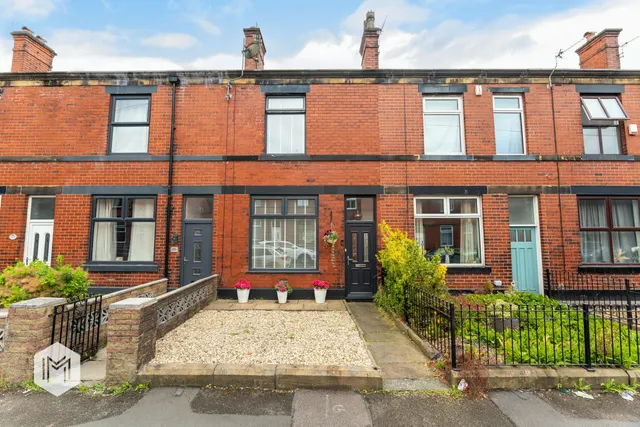 Cornall Street, Bury, BL8 1RZ, photo 1