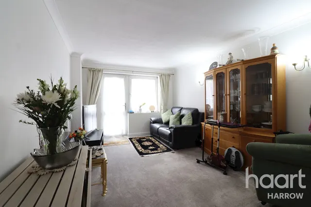 Oakdene Close, Pinner, HA5, photo 2