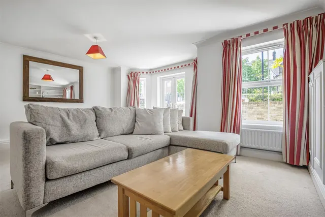 Upper Richmond Road, Putney, SW15, photo 1