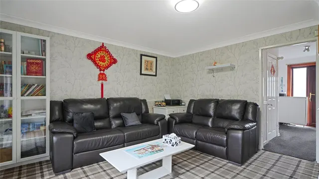 Photo 3 — Kincardine Drive, Bishopbriggs, Glasgow, East Dunbartonshire, G64