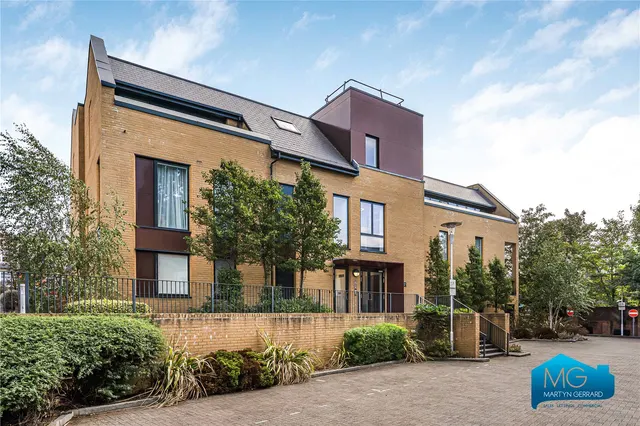 Quayle Crescent, Whetstone, N20, photo 1