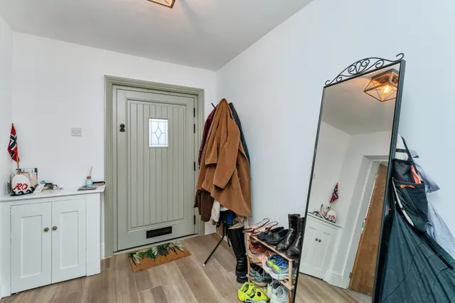 High Street, Farndon, CH3, photo 3