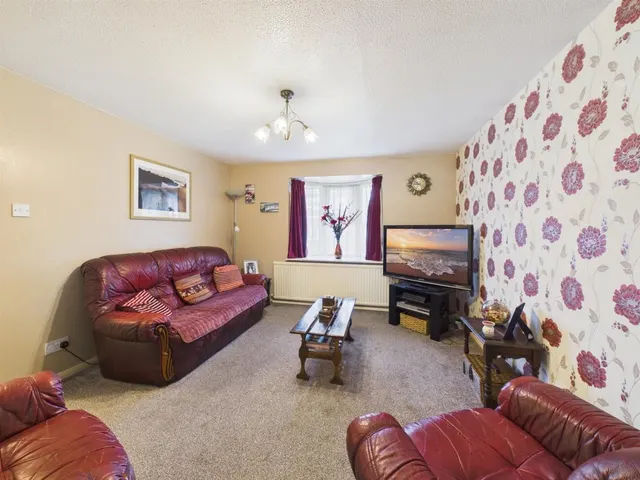Damon Close, Peacehaven, BN10, photo 2