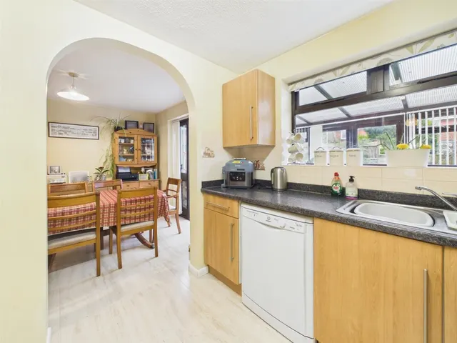Damon Close, Peacehaven, BN10, photo 3