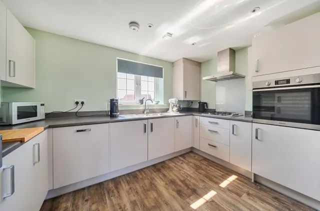 Nicholson Drive, Wokingham, RG41, photo 2