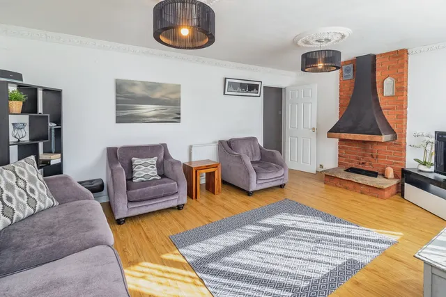 Photo 2 — Grange Close, Leighton Buzzard, Bedfordshire, LU7