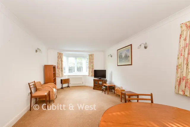 London Road, East Grinstead, RH19, photo 3