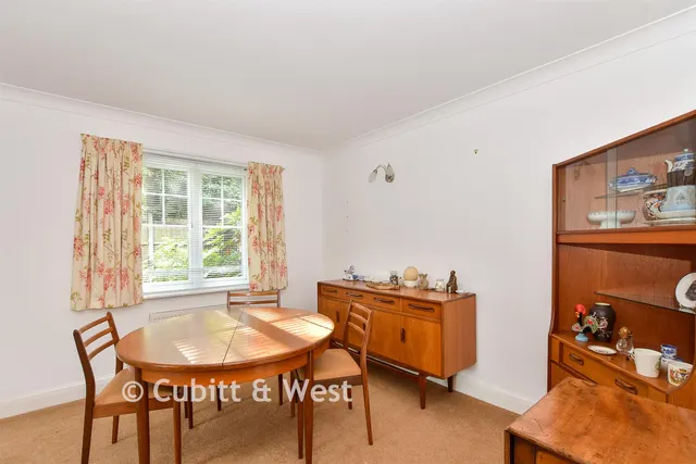 London Road, East Grinstead, RH19, photo 2