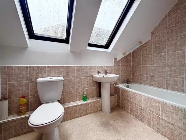 Photo 3 — Bakers Court, Waddesdon