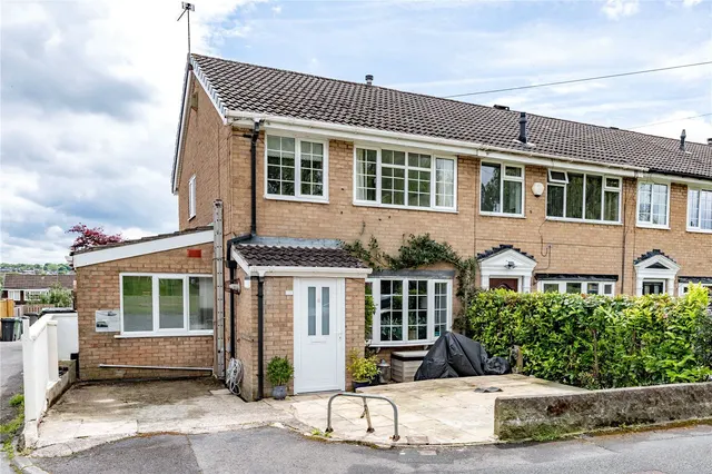 Woodlea Mount, Yeadon, LS19, photo 1