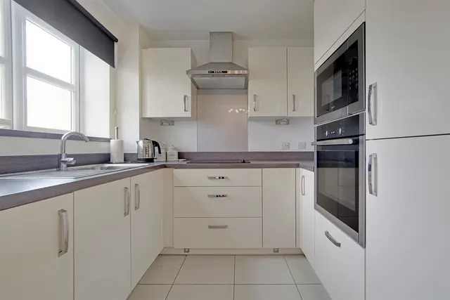 Westhall Road, Warlingham, CR6, photo 2