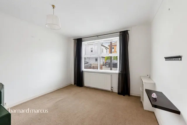 Endsleigh Road, Merstham, RH1, photo 3