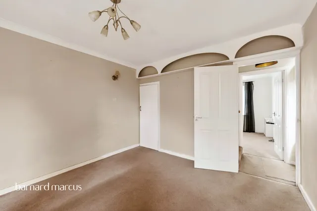 Endsleigh Road, Merstham, RH1, photo 2