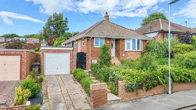 Westminster Crescent, Hastings, photo 1