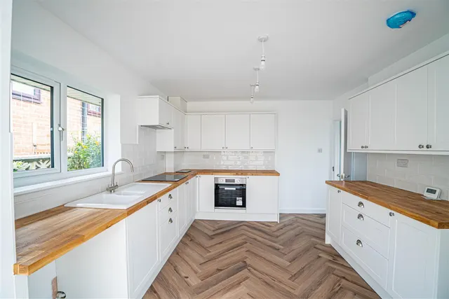 Westminster Crescent, Hastings, photo 2