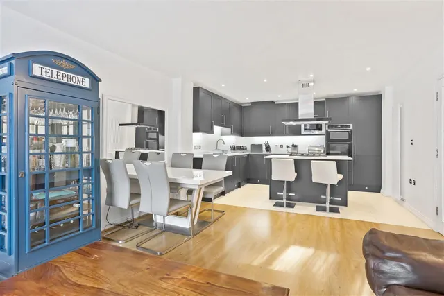 Old Forge Road, London, photo 1