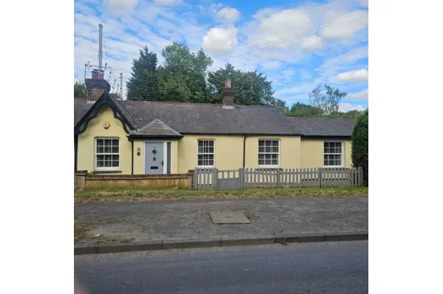 Watling Street, Radlett, WD7, photo 1