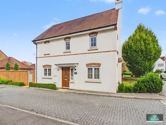 Clifton Close, Faygate, Horsham