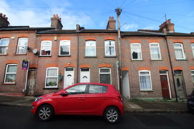May Street, Luton LU1 3QY, photo 1